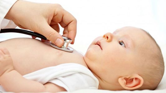 La OMS confirmó que ya son 420 los casos de hepatitis infantil aguda, 6 los niños fallecidos y habló de un vínculo con el COVID-19