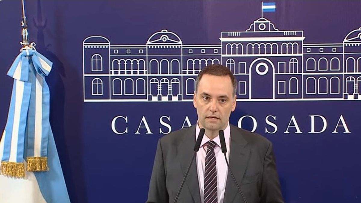 Nueva conferencia de prensa del portavoz presidencial Manuel Adorni (Foto: captura YouTube Casa Rosada).