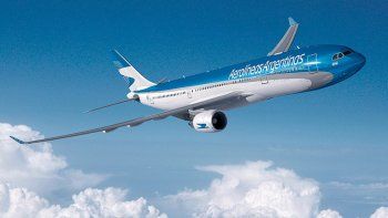 Aerolíneas Argentinas también fue alcanzada por el impuesto PAÍS: los pasajes costarán 30% más