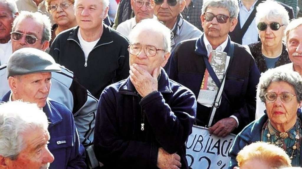 Punto por punto, cuál será el impacto de la mega ley en jubilaciones, pensiones y AUH