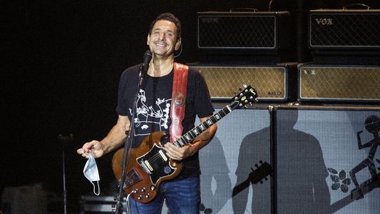 Divididos volvió a tocar con público y Ricardo Mollo concientizó a los presentes: Estuve 8 meses en mi casa quieto