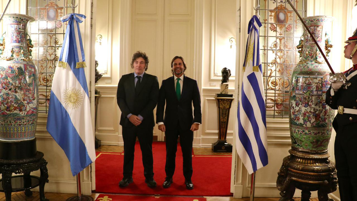 Javier Milei se reunió con Luis Lacalle Pou en la Casa Rosada. (Foto: Presidencia)