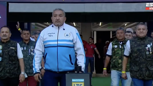 Guerra de Malvinas: El emotivo homenaje a excombatientes en la previa de Central Córdoba- Huracán