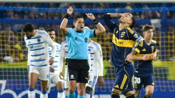 Polémica total: Conmebol publicó los audios del VAR en el penal reclamado por Boca y el gol anulado a Merentiel