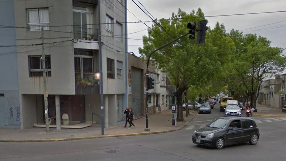 El abusador la llevó amenazada hasta diagonal 74 y calle 63 y allí la violó. (Foto: Google Maps).