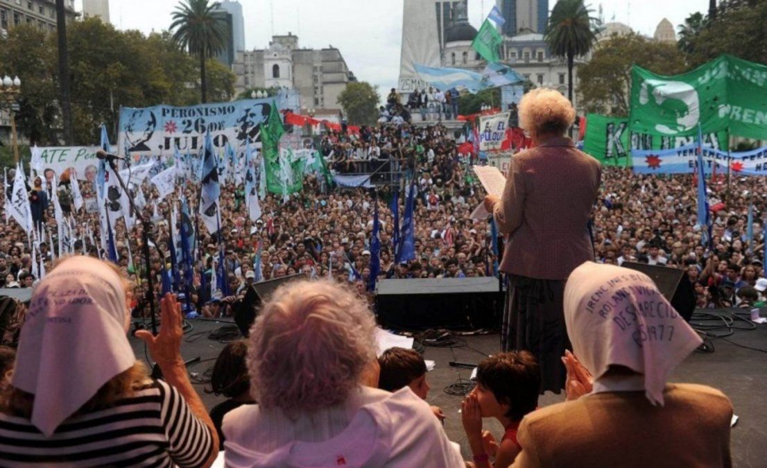 A 43 años del golpe de Estado, los organismos de derechos humanos van a la Plaza de Mayo con fuertes críticas al Gobierno
