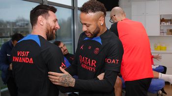 Lionel Messi volvió al entrenamiento del PSG y fue recibido por sus compañeros, entre ellos Neymar. (Foto: Twitter de PSG) Lionel Messi volvió al entrenamiento del PSG y fue recibido por sus compañeros, entre ellos Neymar. (Foto: Twitter de PSG)