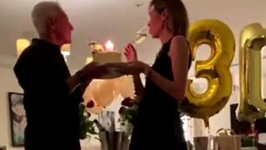 El bizarro brindis de cumpleaños de Elina Fernández y Eduardo Costantini que se volvió viral