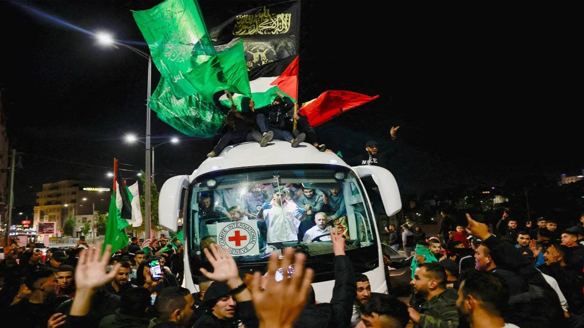 El primer grupo de palestinos liberados por Israel llega a Jerusalén oriental (Foto: gentileza DW).