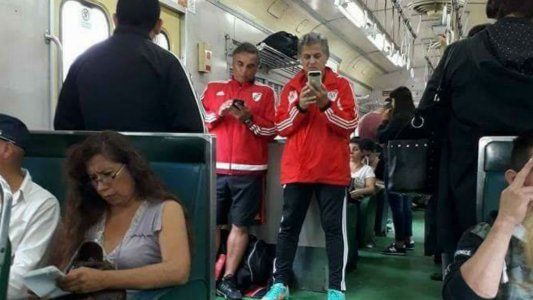 El Pato Fillol sigue viajando en tren para darles el ejemplo a los juveniles de River