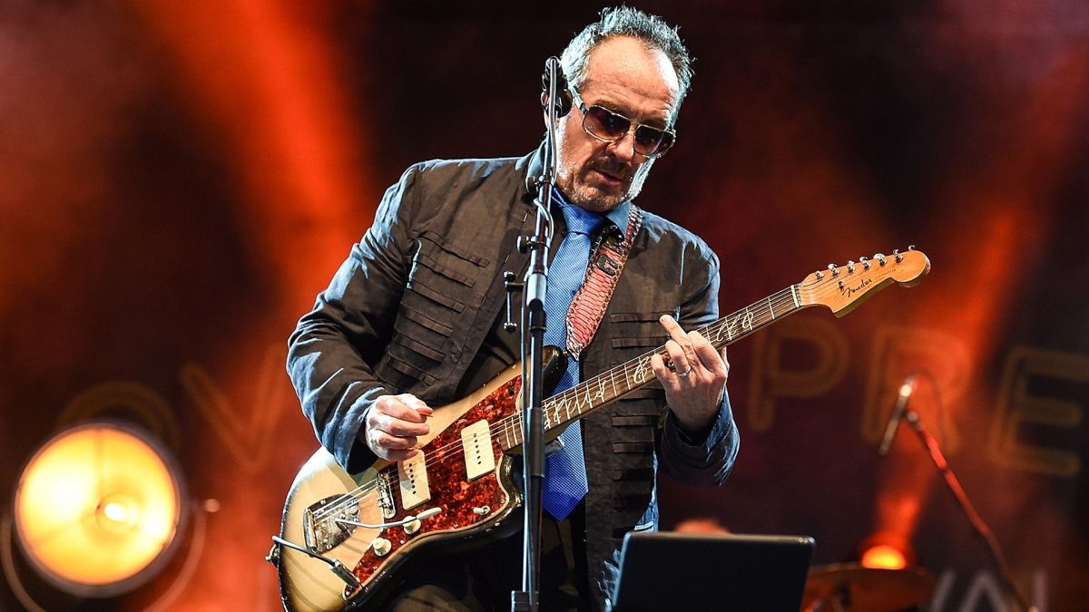 Costello expresó que si las radios la dejaran de pasar