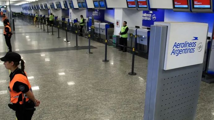 El Gobierno, contra los pilotos por el paro de Aerolíneas: Van a fundir a la empresa que dicen defender