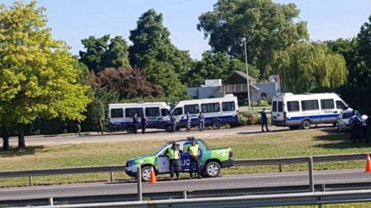 En una breve e íntima ceremonia Macri despidió a su padre en el cementerio de Pilar