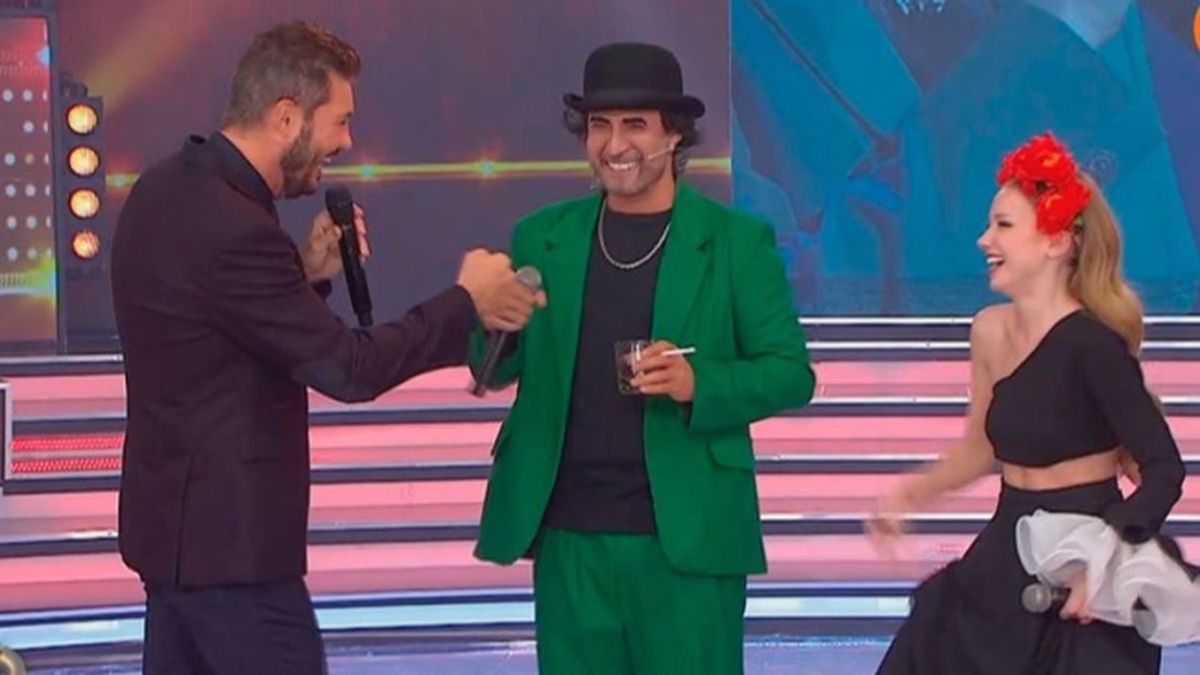 Ulises Bueno y su pareja, Rocío Pardo, en el ritmo imitación perfecta en ShowMatch, La Academia, donde se puso en la piel de Joaquín Sabina. Anoche anunció su retiro temporal del programa. 