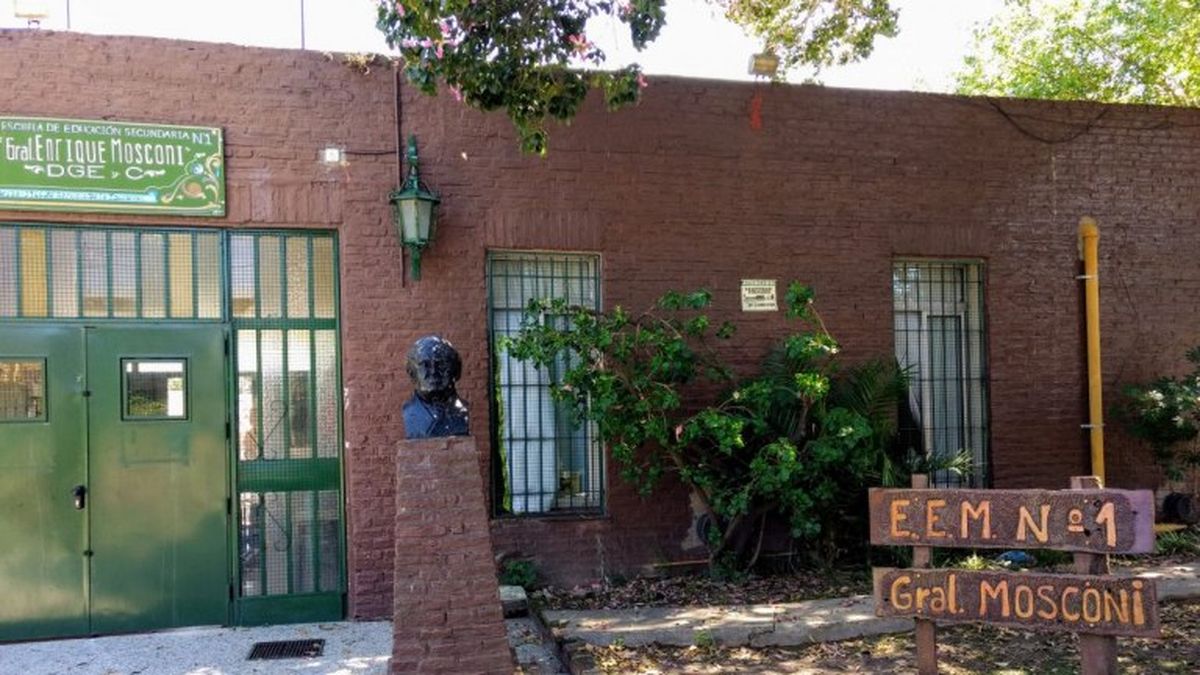 La Escuela Secundaria 1 del citado distrito de La Matanza donde se produjo el crimen (Foto: Facebook Escuela Secundaria 1).