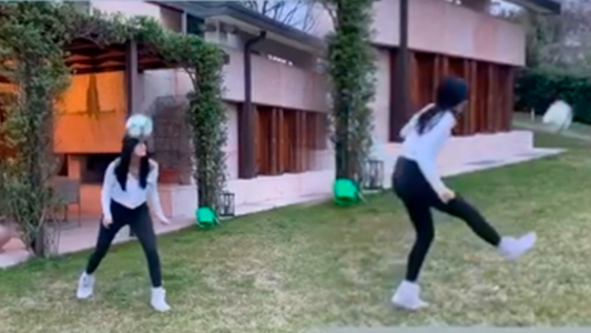 Oriana la rompió en el cabecita pero la colgó de volea mientras comparte cuarentena junto a Dybala