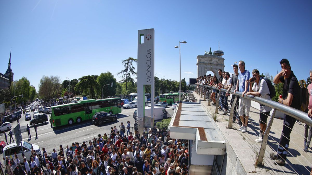 La capital española,lleva horas sin energía y puede estar en gran parte de la noche en esa situación. (Foto: Gentileza La Vanguardia)