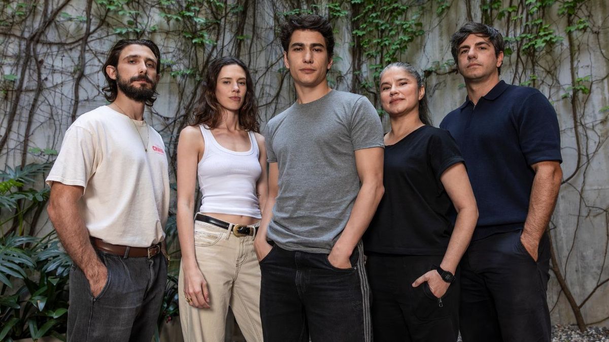 Netflix sorprende con el estreno de una nueva miniserie con Delfina Chaves y Enzo Vogrincic. (Foto: Gentileza Netflix)