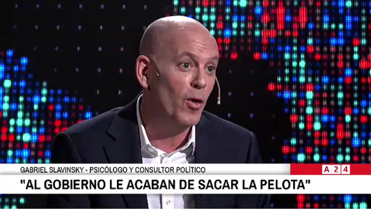 Gabriel Slavinsky con Novaresio: Si fuera un ring de box, el Gobierno se está comiendo un par de manos