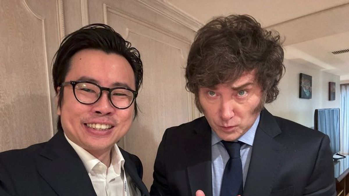 Javier Milei junto a Julian Peh, fundador de KIP Protocol en una audiencia realizada en octubre pasado.