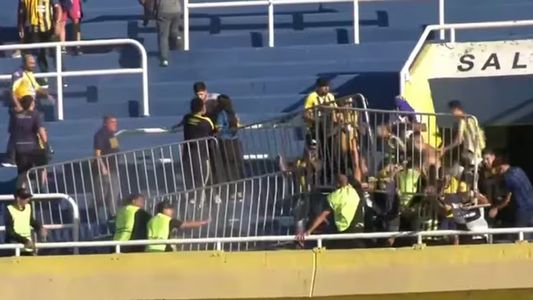 Video: incidentes entre los hinchas de Rosario Central y Peñarol en la previa del debut en Libertadores