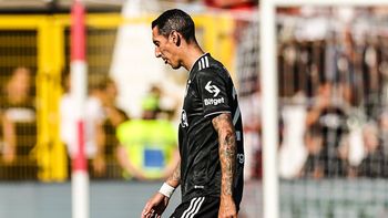 El artero codazo de Di María que le costó una expulsión y el posterior pedido de disculpas