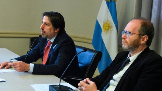 Tapaboca obligatorio, distanciamiento social y aulas burbuja: el protocolo preliminar del Ministerio de Educación para la vuelta a clases