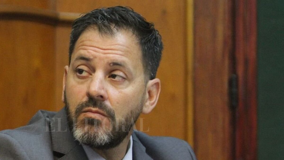 El juez penal de Santa Fe Rodolfo Mingarini enfrenta un juicio político por 11 fallos. Entre ellos el que liberó a un ausado de violación porque usó un preservativo. 