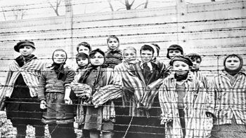 Desenterraron una fosa común nazi de 675 bebés y niños: las impactantes imágenes
