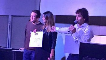 Amalia Granata recibió el diploma de periodista