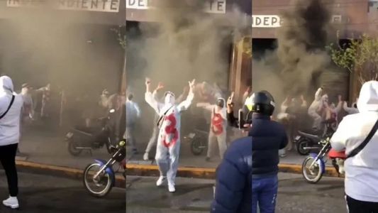 Previa caliente en Avellaneda: hinchas de Racing fueron a la sede de Independiente disfrazados de fantasmas de la B