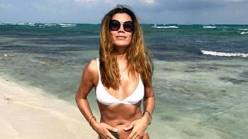 ¡Lomazo! Florencia de la V se animó a mostrar su cola en la playa