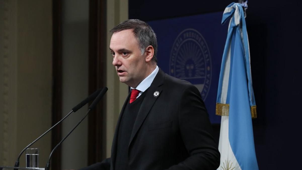 Declaró el piloto del vuelo de Adorni a Punta del Este y afirmó que Marcelo Grandio pagó el pasaje de regreso