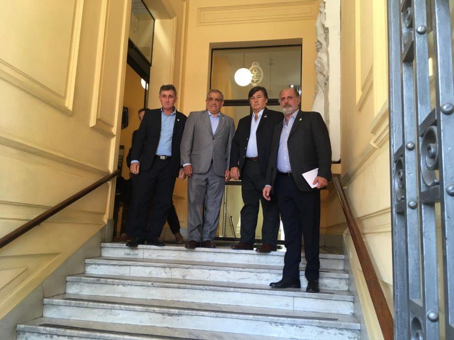 El Gobierno confirmó la suba de 3 puntos a la soja, ofrece compensaciones a productores y en el campo analizan ir al paro