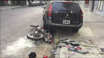 Una mujer persiguió, atropelló y mató a una persona que le robó su celular