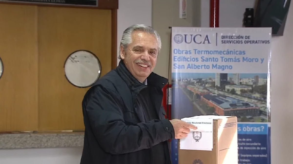 El último voto de Alberto Fernández como presidente. (Foto: Télam)