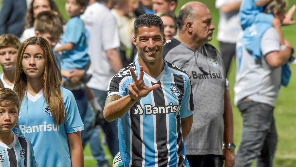 Luis Su&aacute;rez, en su presentaci&oacute;n con Gremio. (Foto: AP)