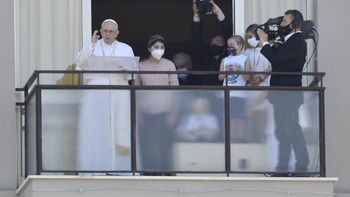 El papa Francisco reapareció en público tras la operación de colon