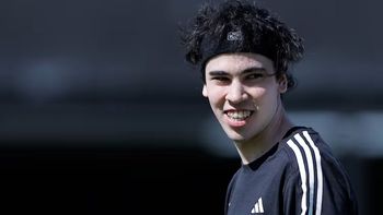 El polémico debut de Spreen en Riestra: desde las ironías del streamer al enojo del fútbol profesional