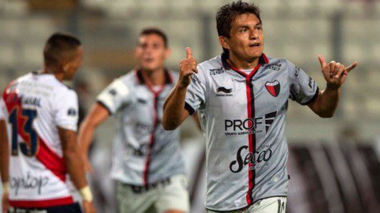 Copa Sudamericana: Colón se paseó por Perú gracias a una noche gloriosa del Pulga Rodríguez (3-0)