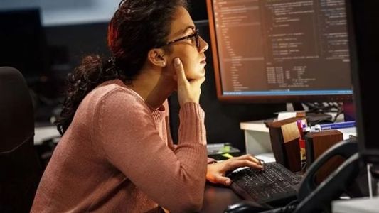 Brecha de género: Argentina lidera la región en cuanto a mujeres que trabajan en el sector tecnológico