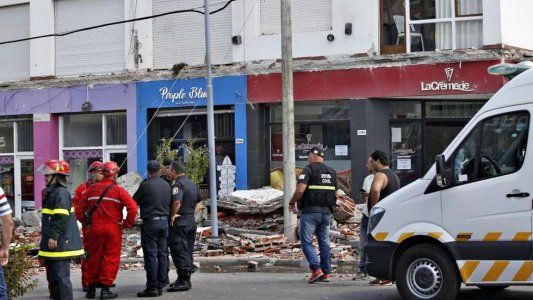Tragedia en Mar del Plata: se derrumbaron los balcones de un edificio y murieron una mujer y una nena de 3 años