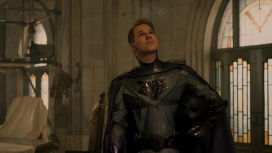 El Legado de Júpiter: ¿Qué papel cumple George Hutchene en la serie?