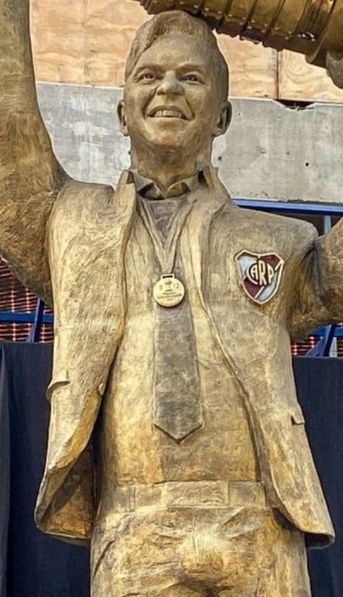 La llamativa escultura que influyó en la creación de la estatua de Marcelo Gallardo