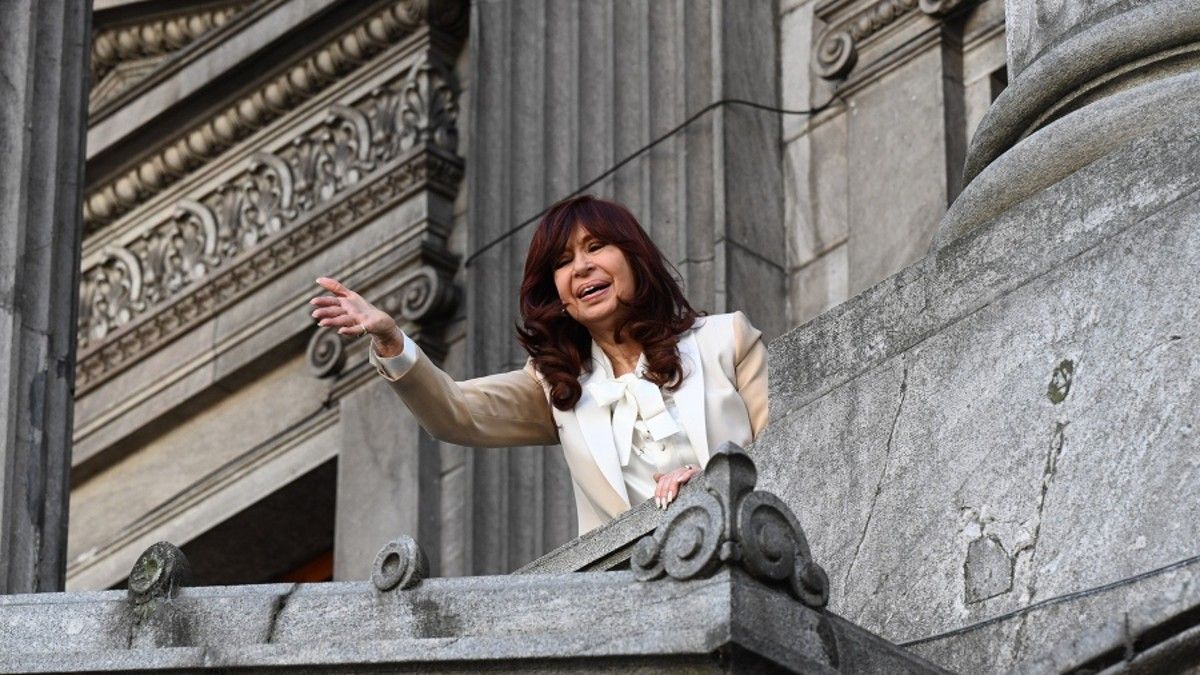 Causa Vialidad: Cristina Kirchner le pidió a Diego Luciani y Sergio Mola que "dejen de mirar Netflix y que agarren la Constitución". (Foto: Télam) 