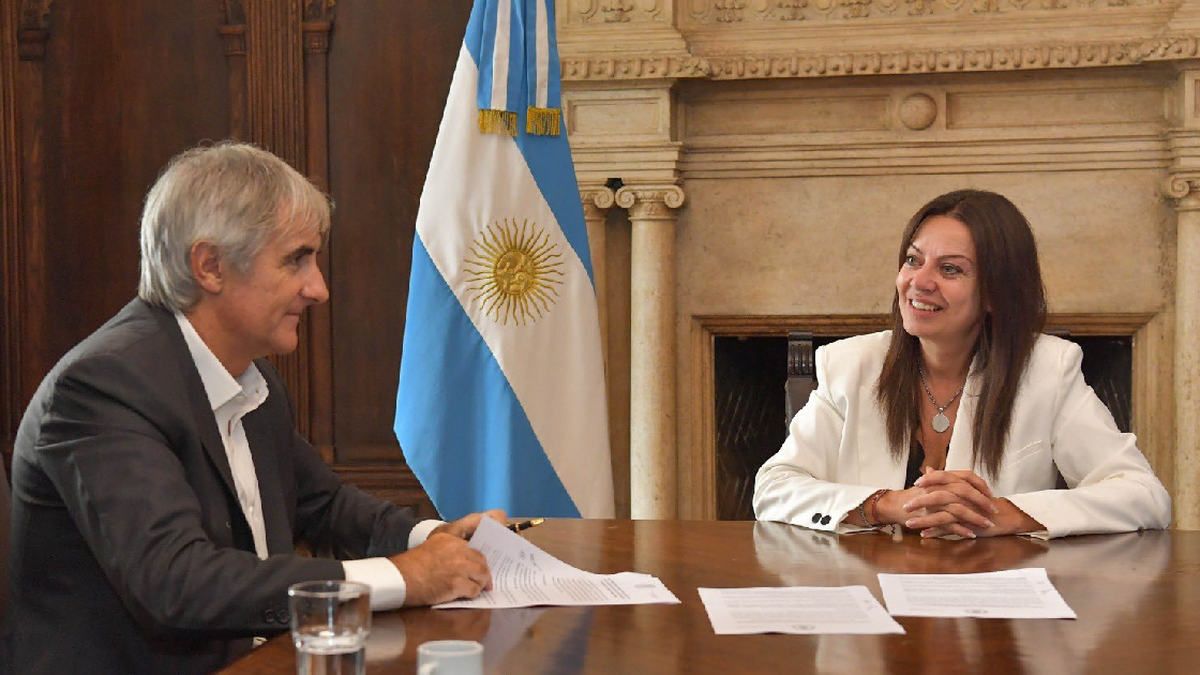 Capital Humano firmó un acuerdo con Cáritas para la compra de alimentos por 310 millones de pesos. (Foto: @MindeCapitalH)