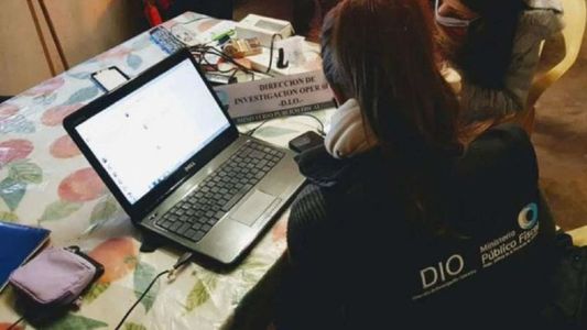 Detuvieron a un hombre por distribuir imágenes del abuso sexual a su hija