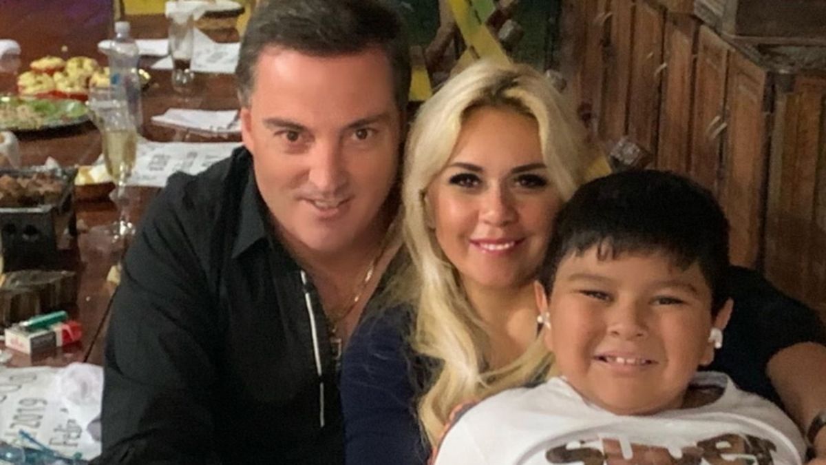Mario Baudry junto a su pareja Ver&oacute;nica Ojeda y su hijo Dieguito Fernando Maradona.