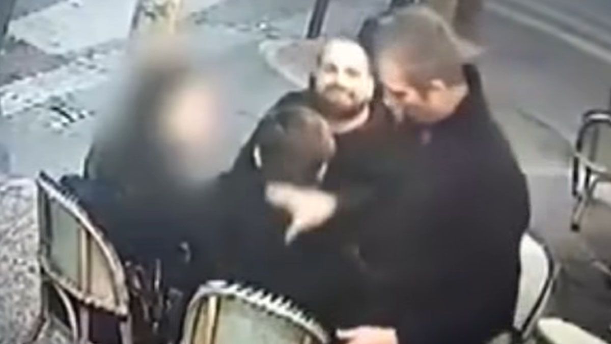 El momento previo a la tragedia. Aramburú en pleno trance con el que está acusado de su asesinato. (Foto: Captura de TV)