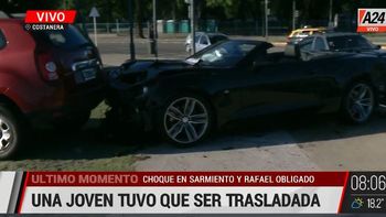 Impresionante choque múltiple de un Camaro en la Costanera